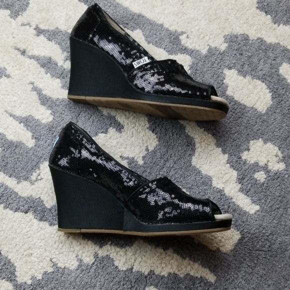 TOMS Wedge Sandals - Picture 4 of 8